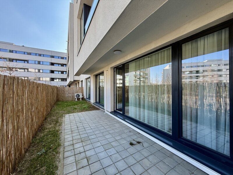 Apartament cu piscina si gradina proprie, nou, la prima inchiriere